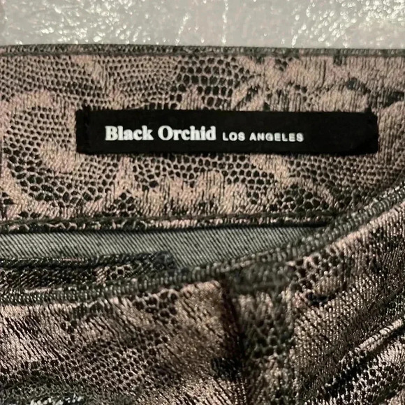 [W26L29]Black Orchid by Julien.J Low Rise Skinny Denim Metallic  Floral NWOT - Picture 3 of 8